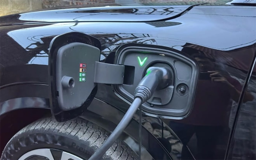 Thời Gian Sạc Pin Vinfast Limo Green
